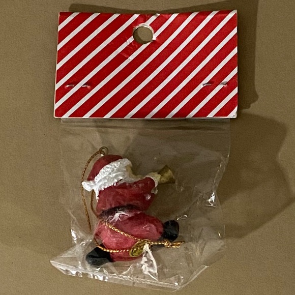 Yuletide, Vintage 1996 Sitting Santa Claus with Horn Ceramic Painted Ornament - Picture 2 of 4